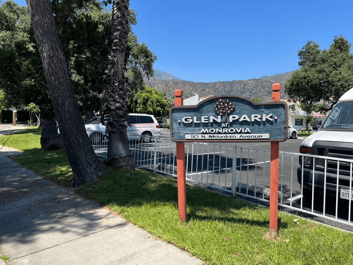 Sign for Glen Park at Monrovia with mountains in background