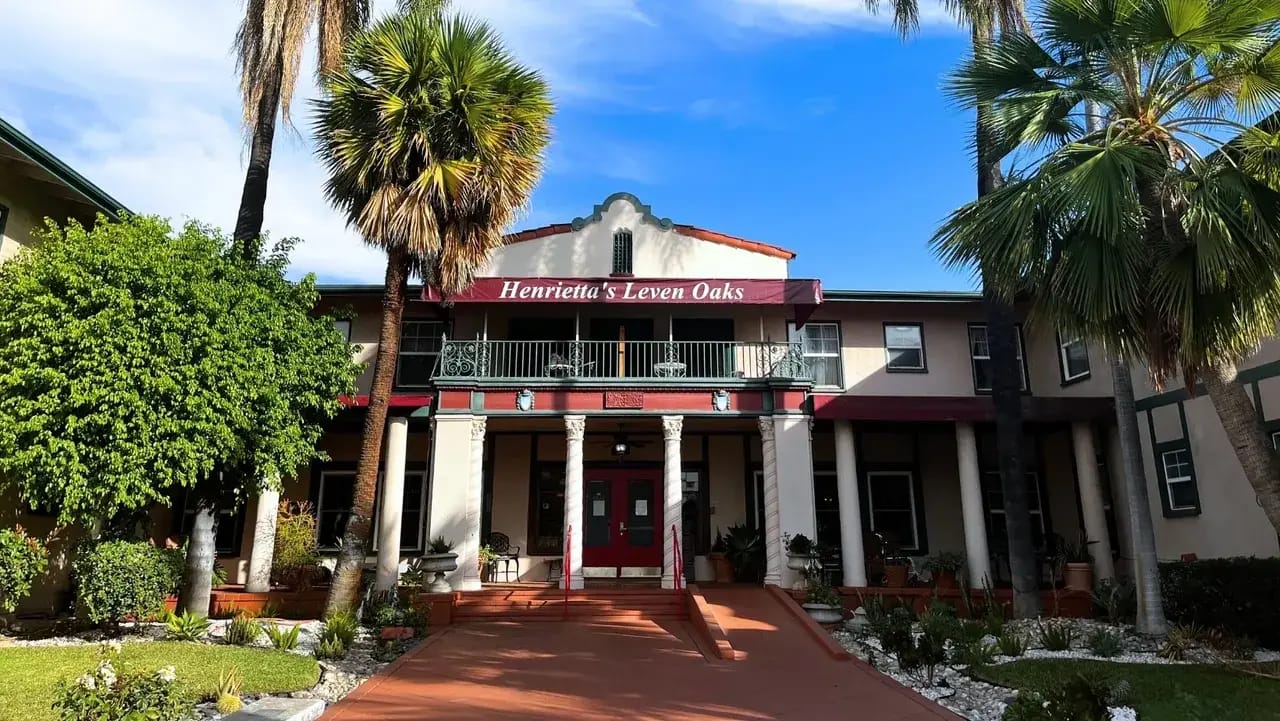 Exterior view of Henrietta's Leven Oaks building
