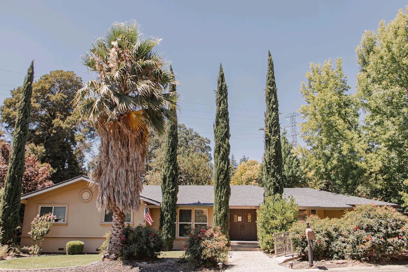 Exterior view of Folsom Senior Retreat with landscaping