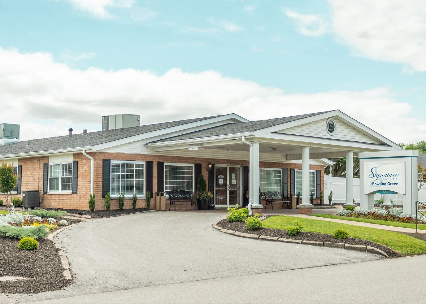 Exterior view of Signature Healthcare of Bowling Green