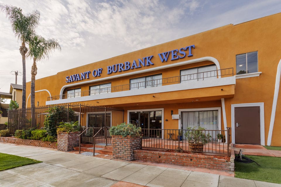 Front entrance of Savant of Burbank West facility