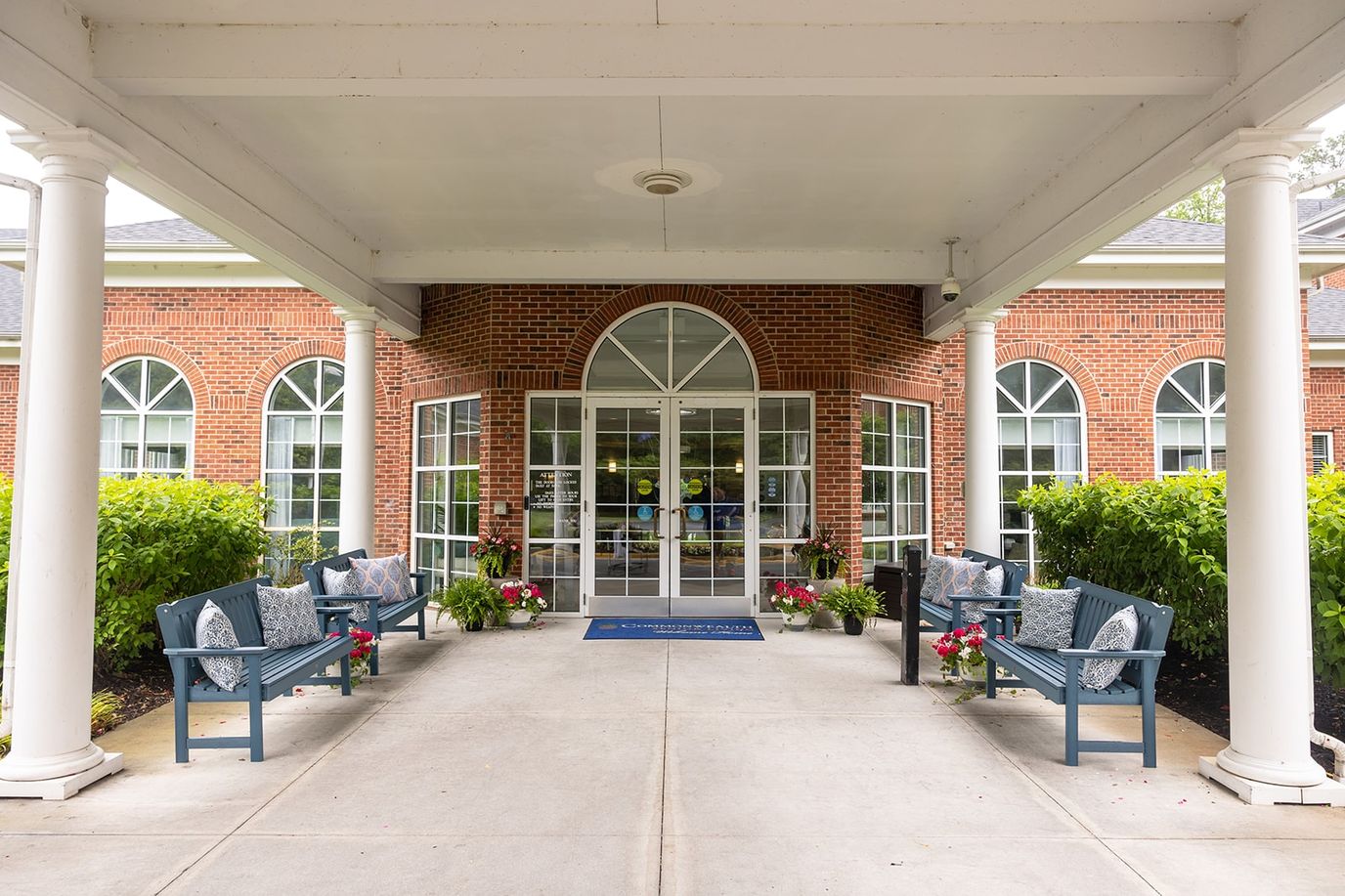 Entrance to Commonwealth Senior Living with seating area