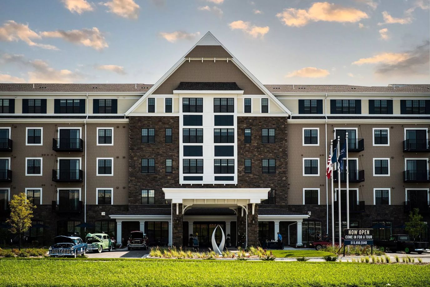 Grand Living At Tower Place