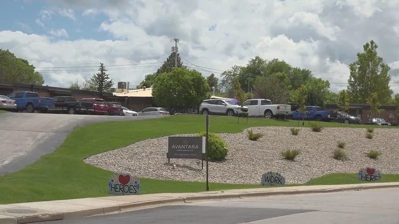 Exterior view of Avantara Arrowhead with landscaped area and signs.