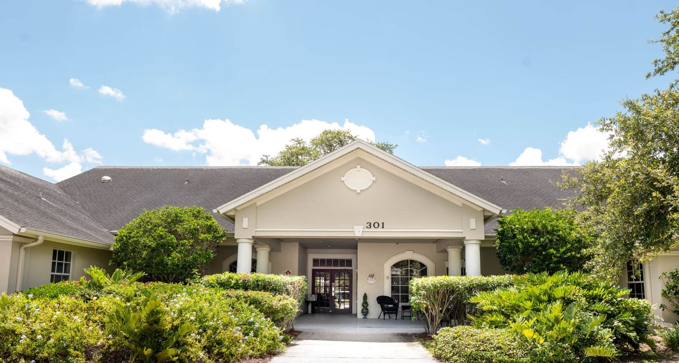 Front entrance of The Club at Haines City with landscaping