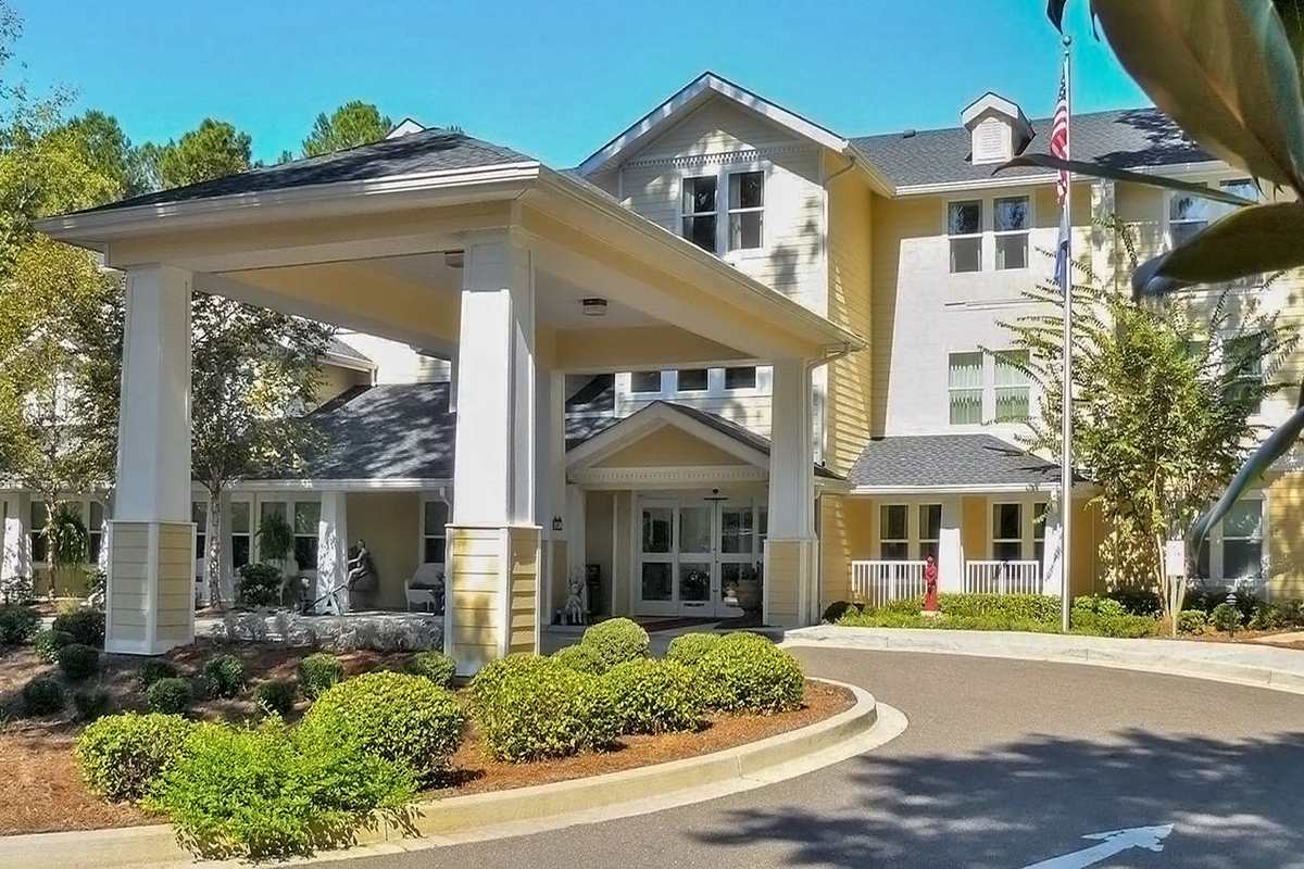 Front entrance view of Haywood Estates facility