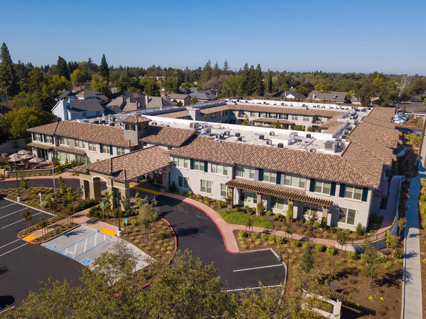 Aerial view of the Oakmont of Fair Oaks facility with landscaping