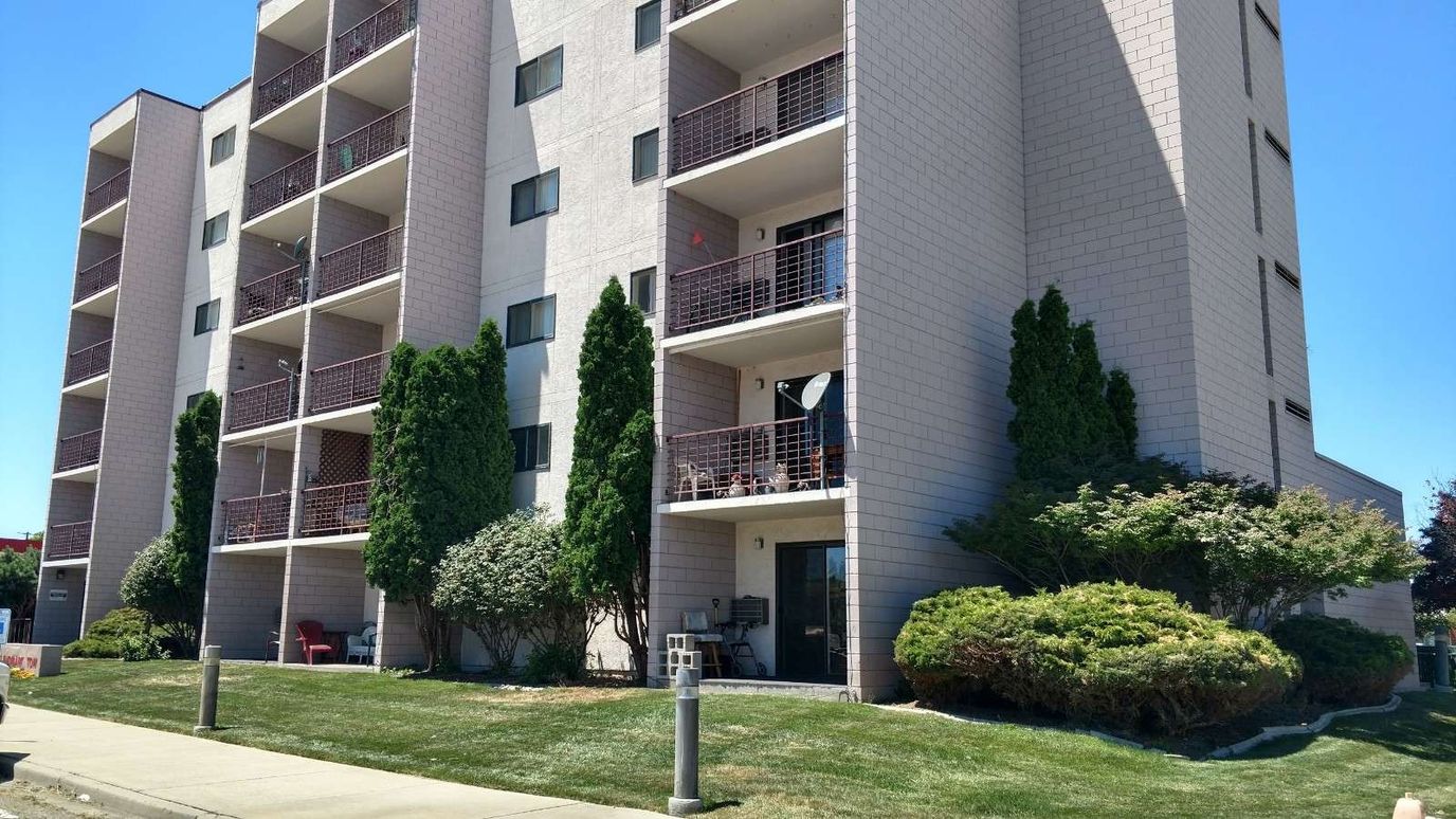 Landmark Tower Apartments