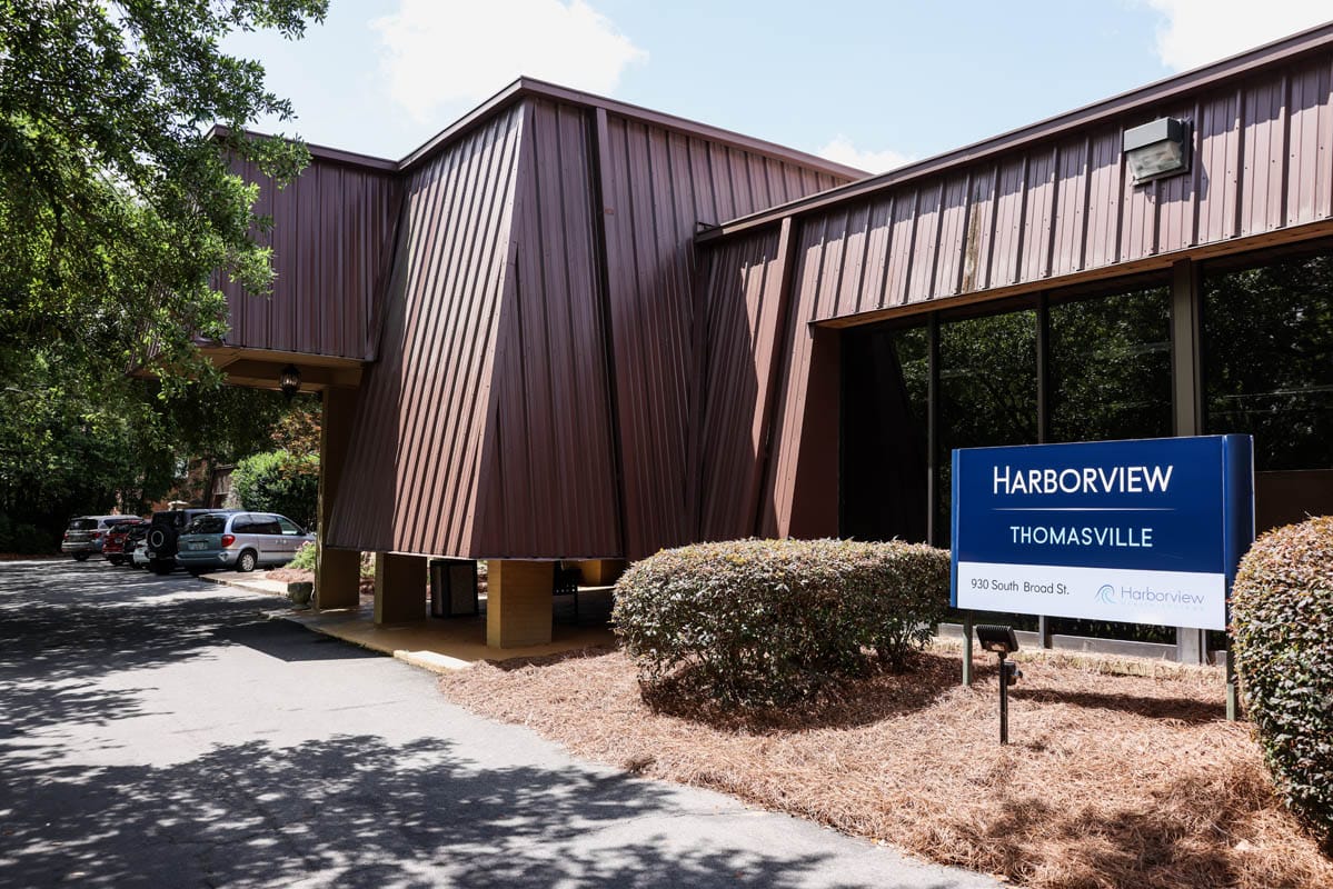 Exterior view of Harborview Thomasville building and sign