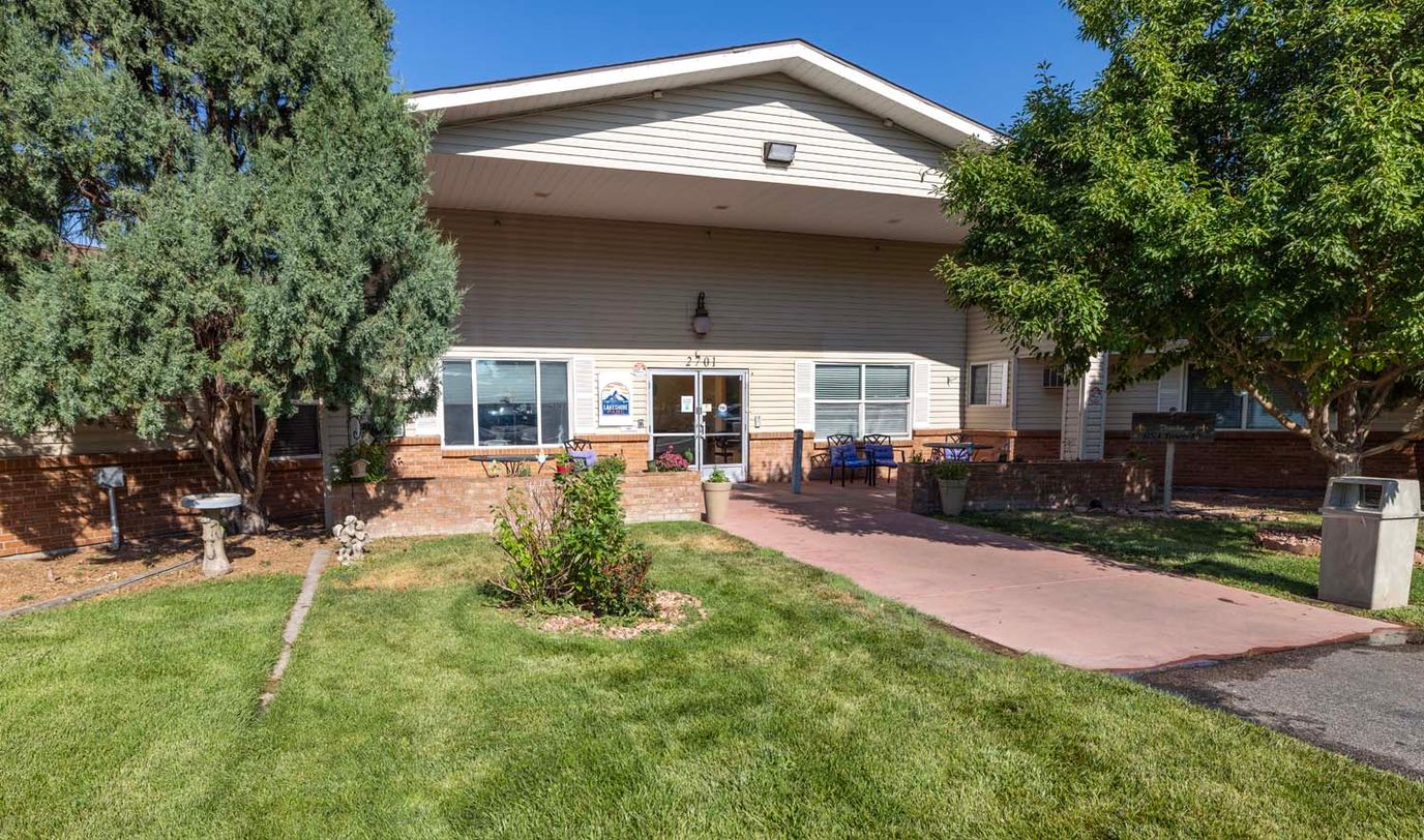 Exterior view of the Lakeshore Post Acute and Rehabilitation Center