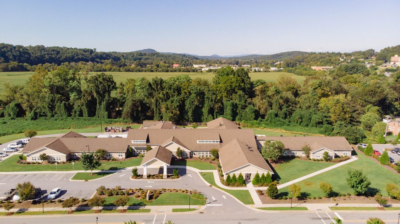 Aerial view of Rose Glen Manor surrounded by green space