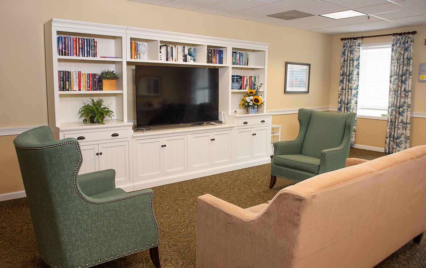 Cozy common area with comfortable seating and bookshelves