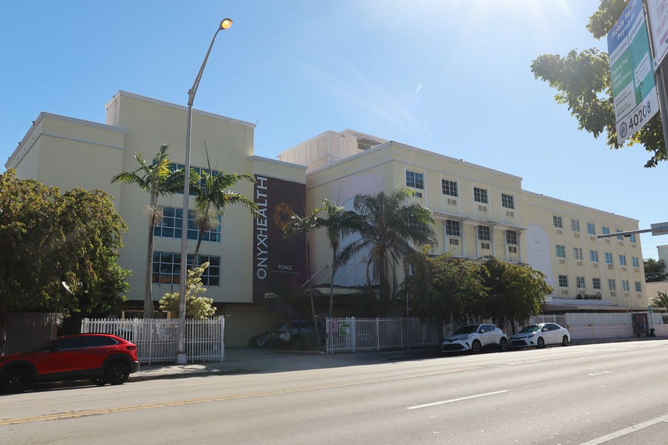 Exterior view of Ponce Health and Rehabilitation Center