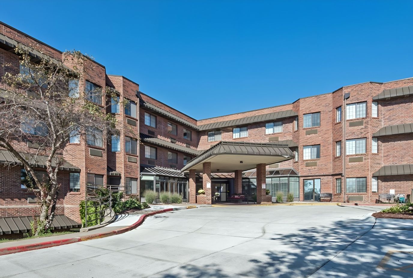Front exterior of Crown Pointe assisted living facility