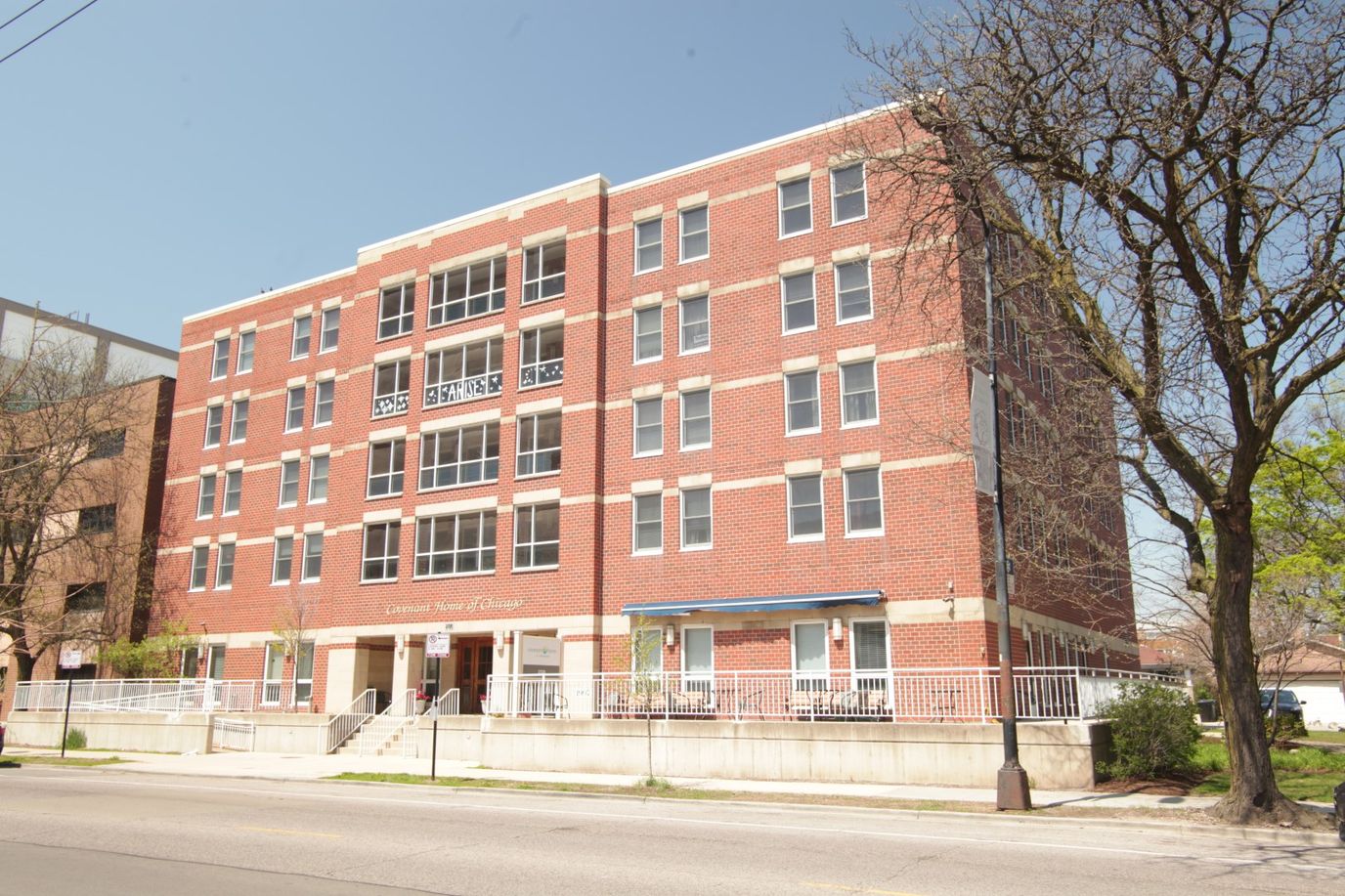 Exterior view of Covenant Home of Chicago building