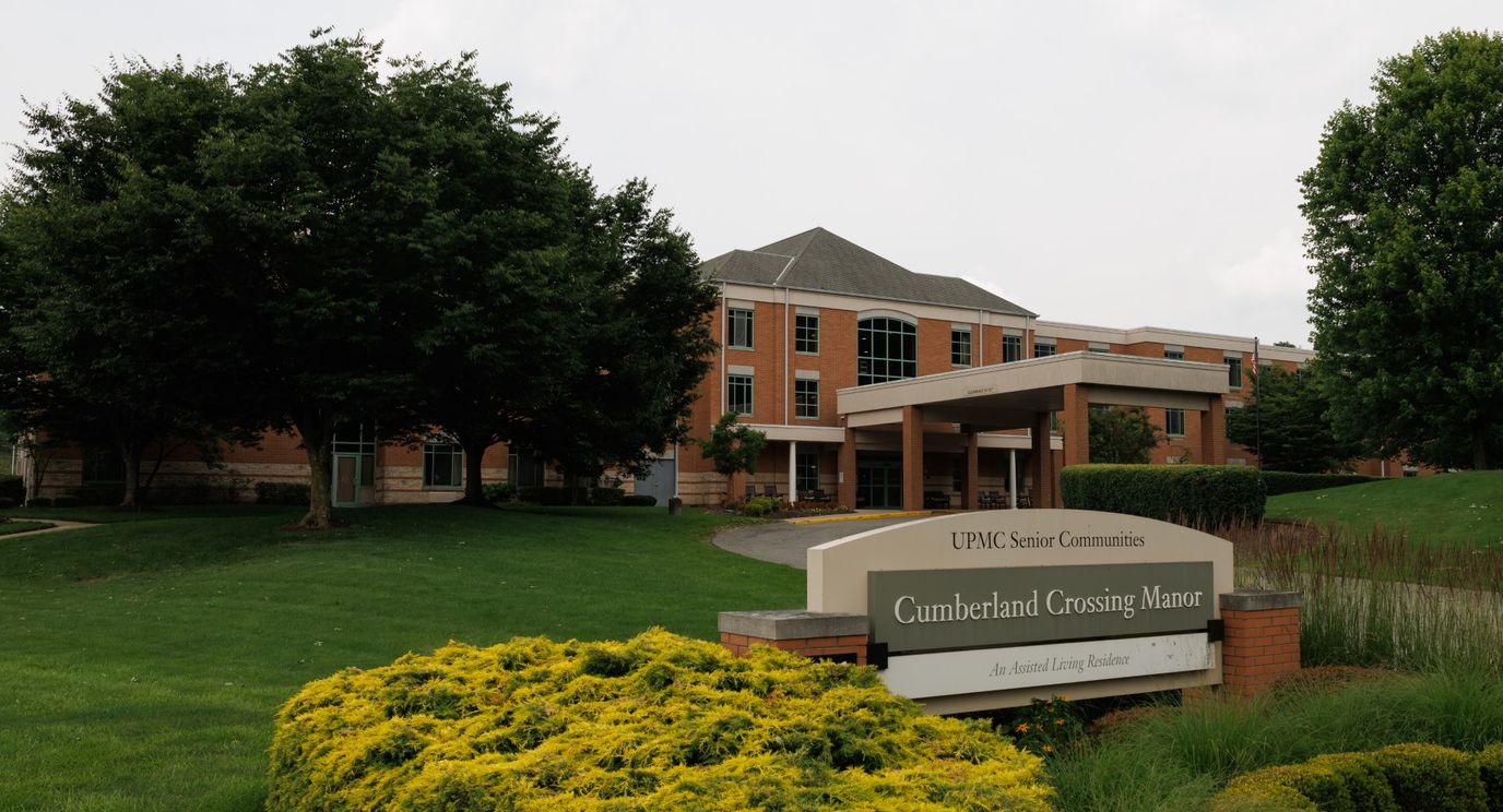 Exterior view of Cumberland Crossing Manor building