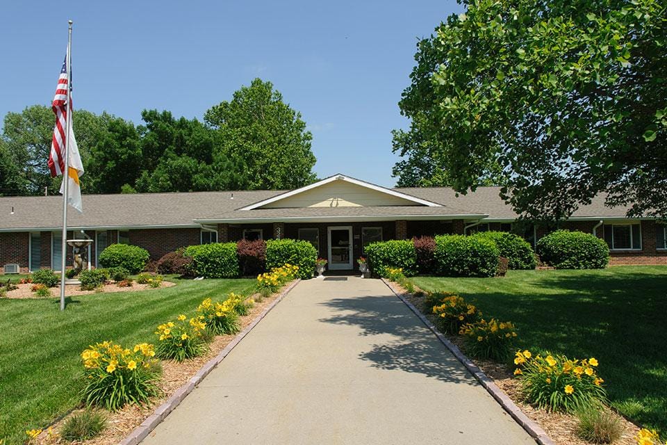Front entrance of Life Care Center of Kansas City