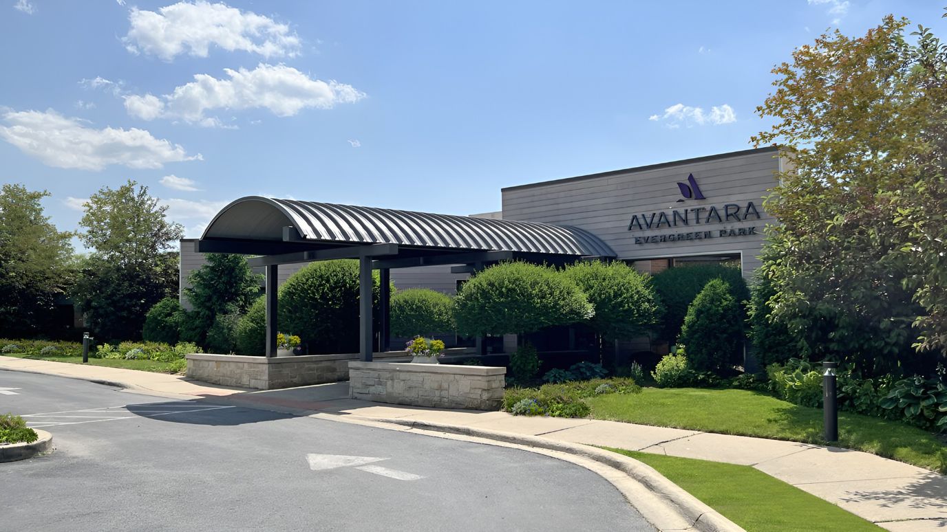Exterior view of Avantara Evergreen Park entrance