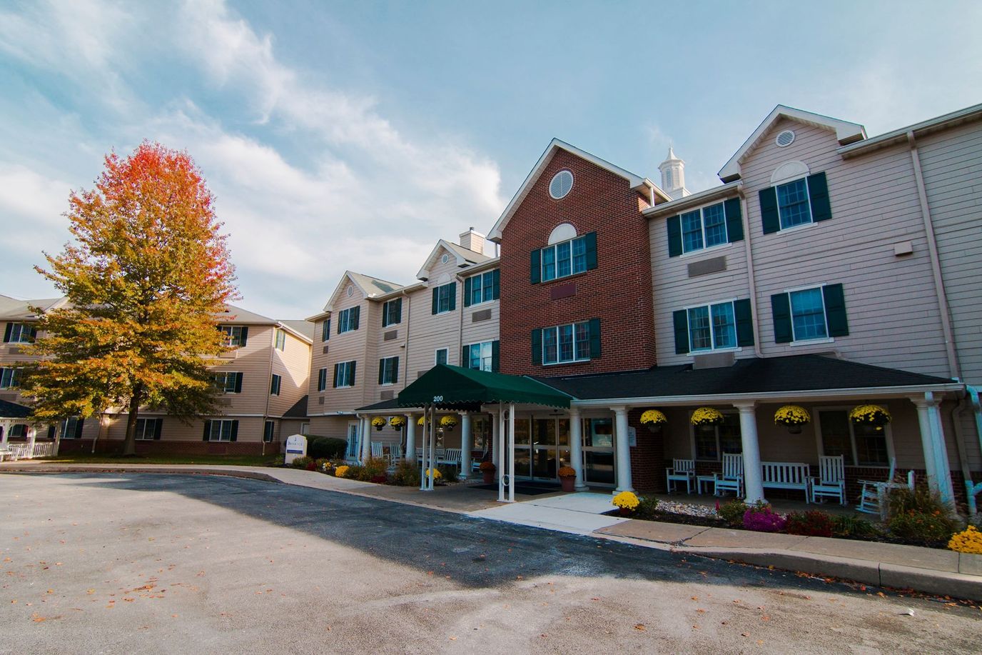 Exterior view of Paramount Senior Living at Newark building.