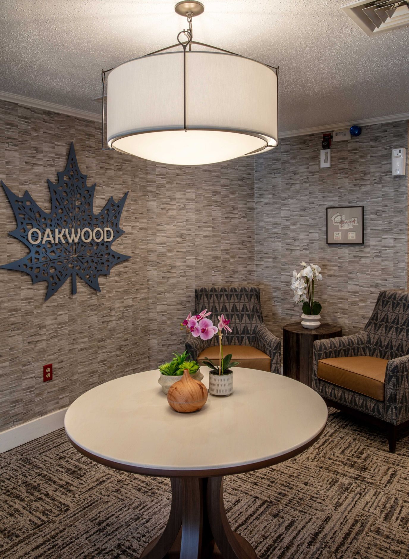 Cozy common area with seating and decor at Oakwood