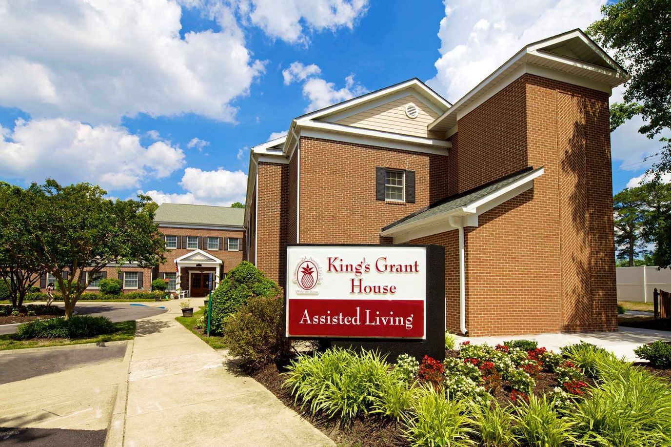 Exterior view of King's Grant House assisted living facility