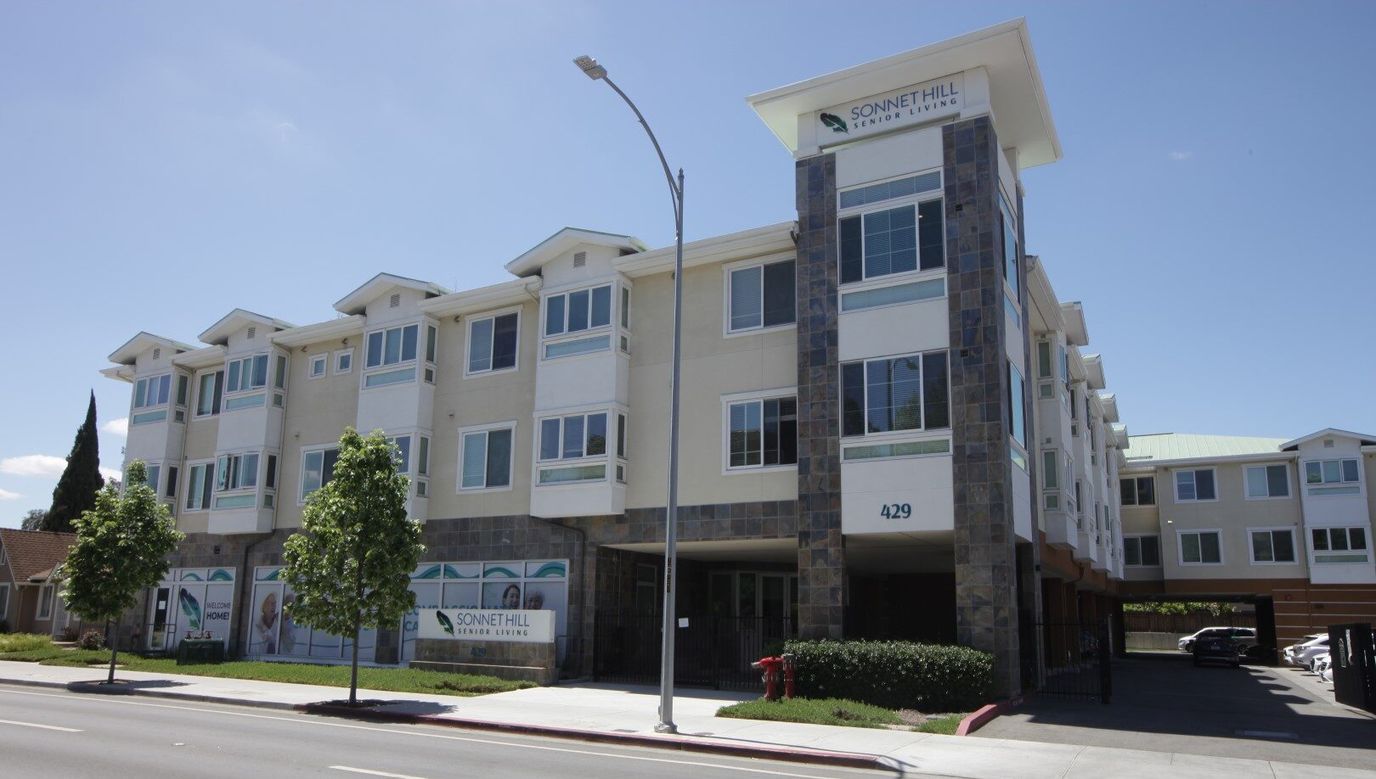 Exterior view of Sonnet Hill Senior Living facility