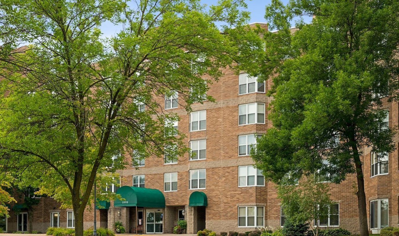 Exterior view of RosePointe I with greenery