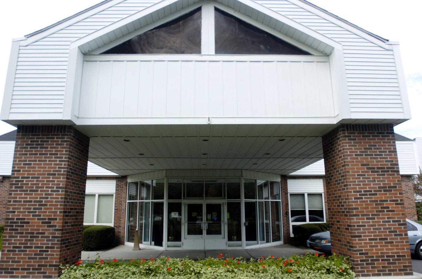 Front entrance of Wilton Meadows Health Care Center