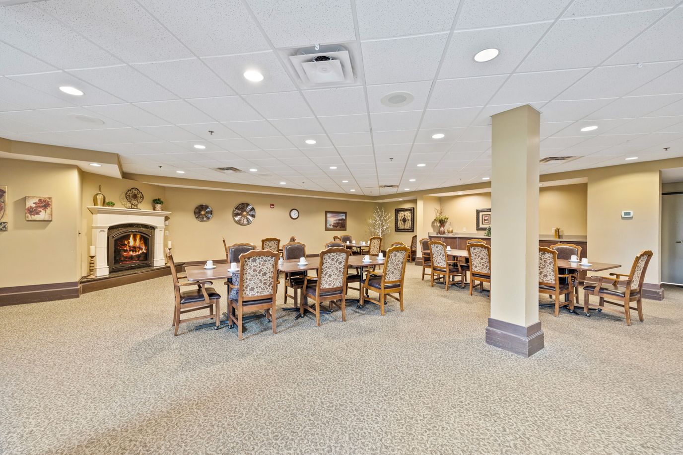 Cozy dining room with tables and chairs near a fireplace