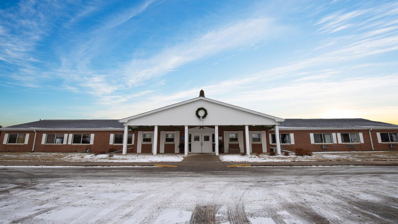 Front view of Prairie Heights Healthcare building