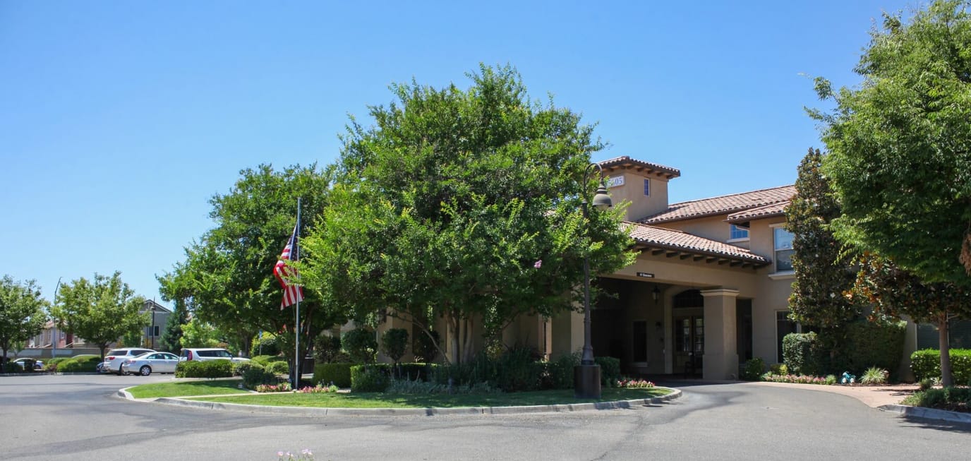 Exterior view of Oakmont of Fresno with landscaped surroundings