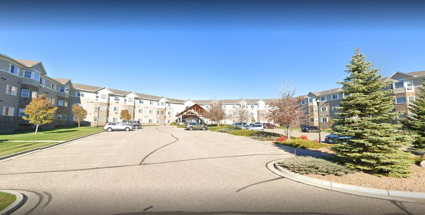 Exterior view of Edgewood Vista & Village with parking lot
