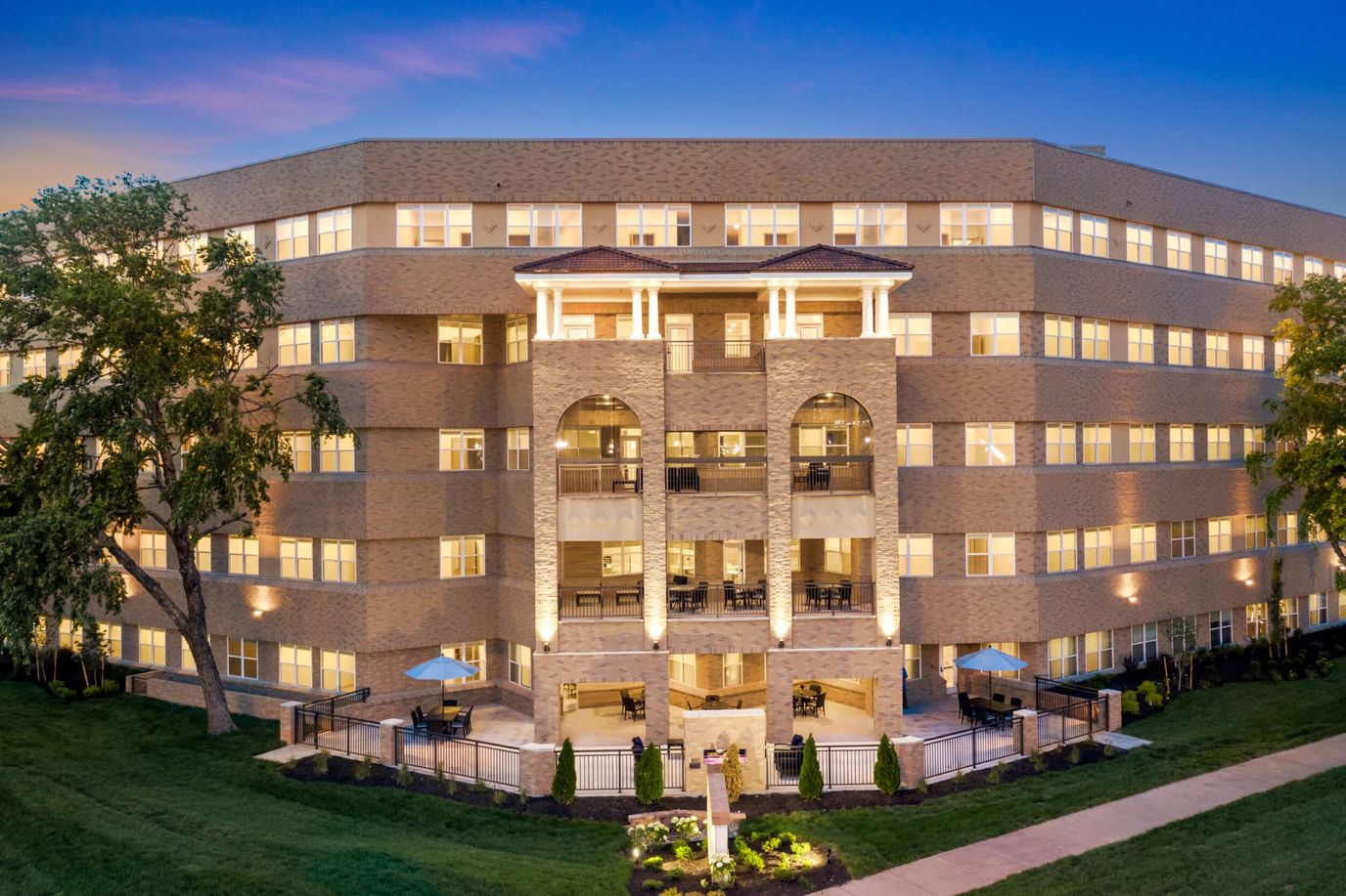 Exterior view of The Ashton on the Plaza