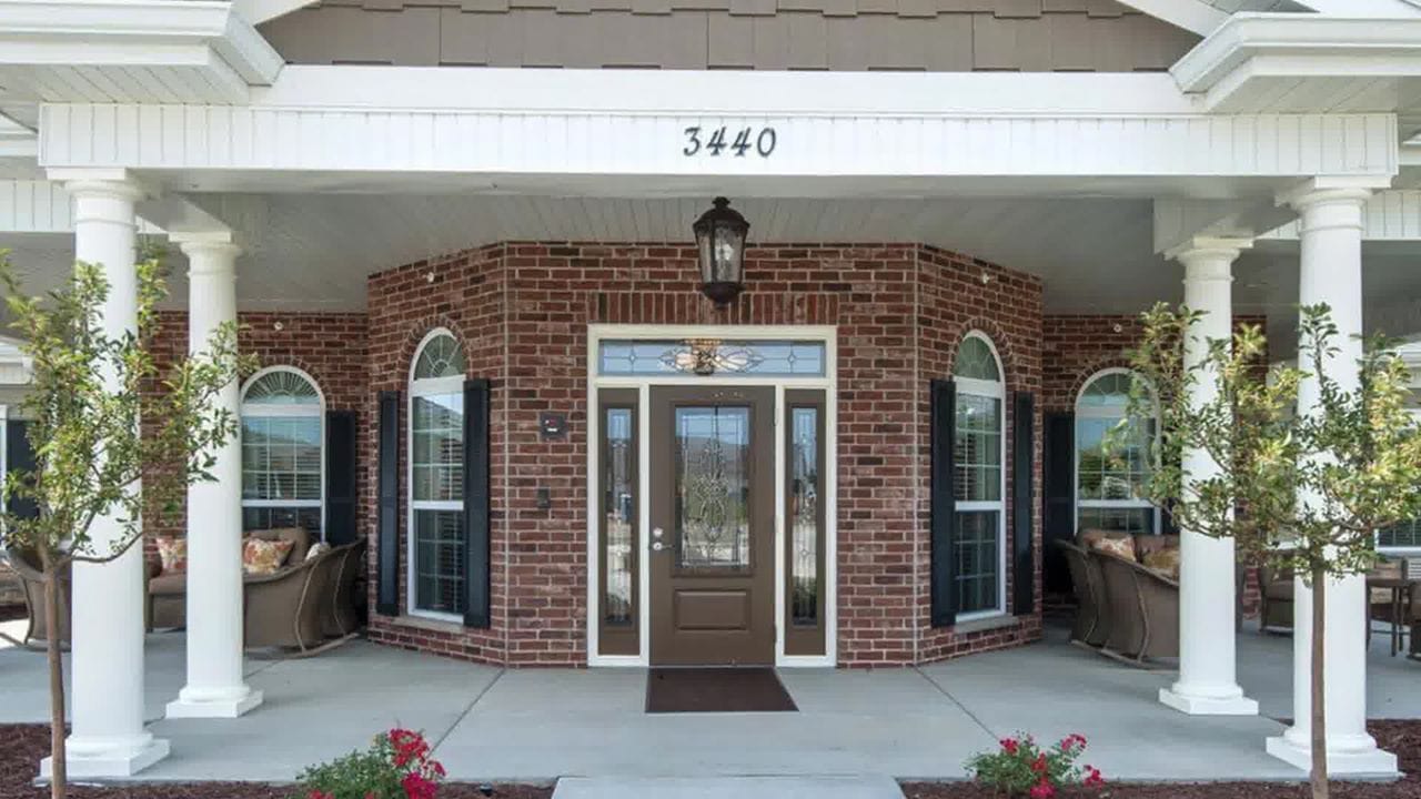 Exterior view of the entrance at Centennial Pointe Senior Living
