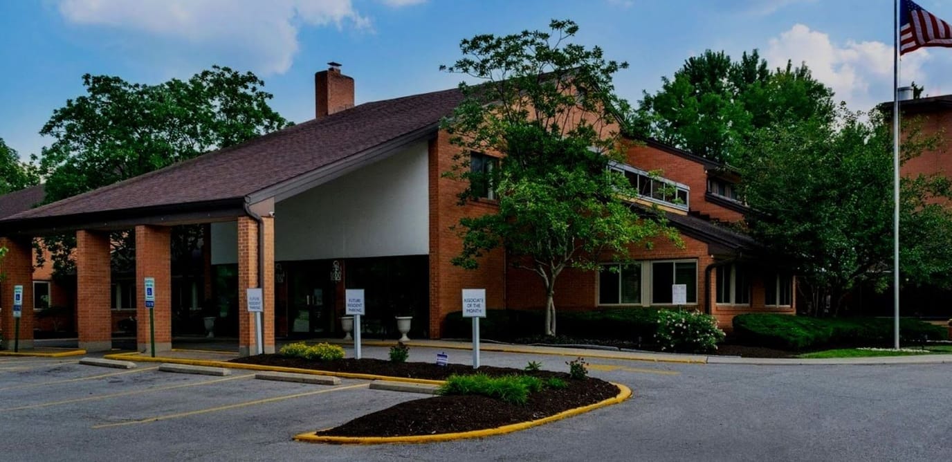 Exterior view of Elmcroft of Deer Park facility