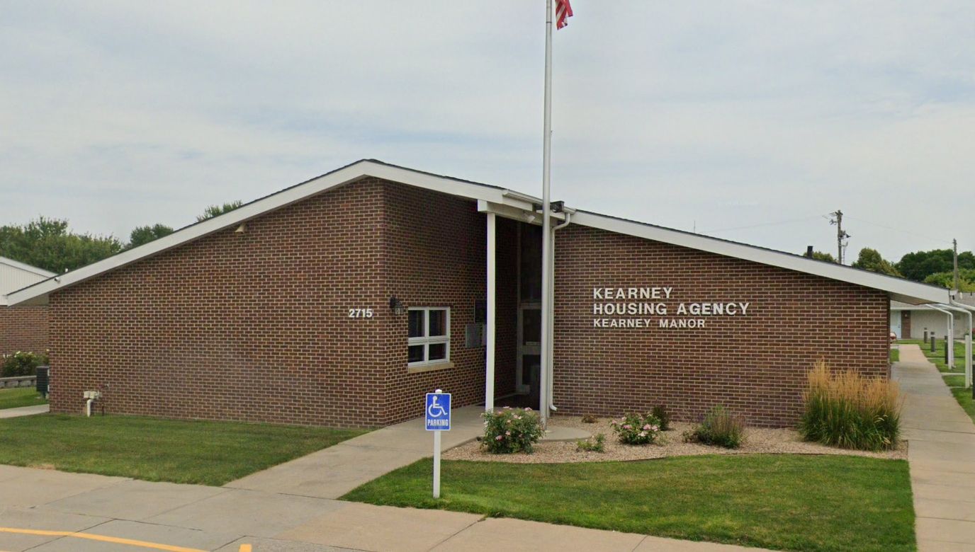 Exterior view of Kearney Manor building