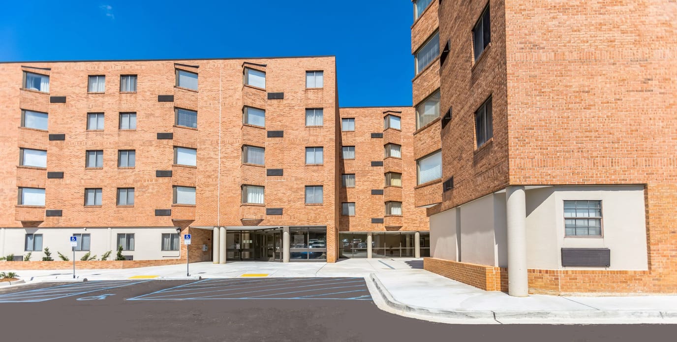 Exterior view of Lakeland Seniors Apartments building