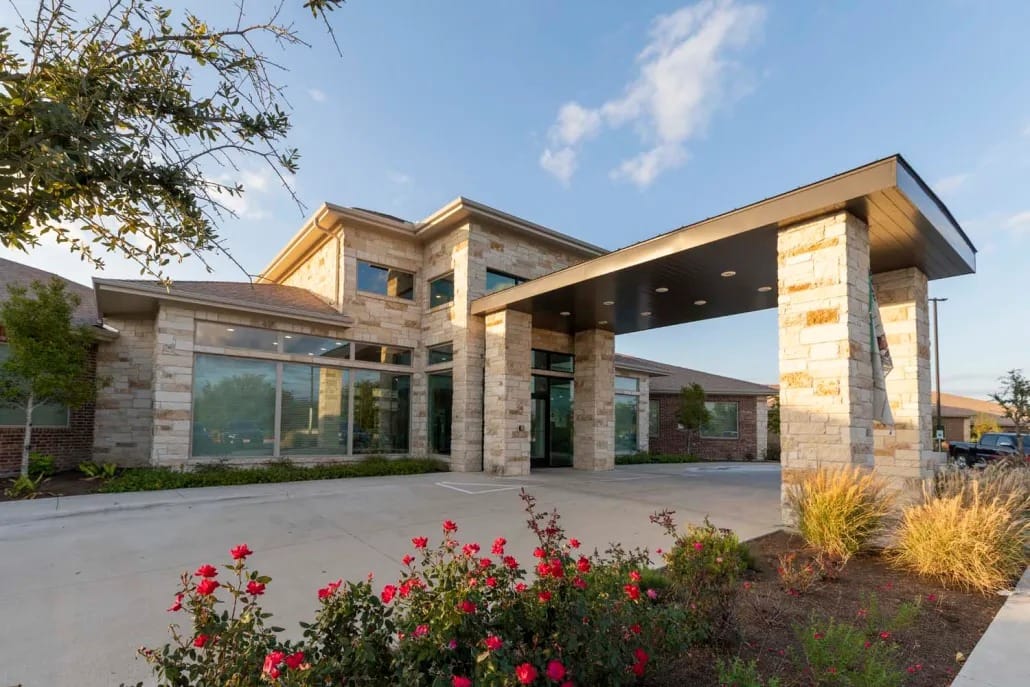 Exterior view of the Sedona Trace Health & Wellness facility