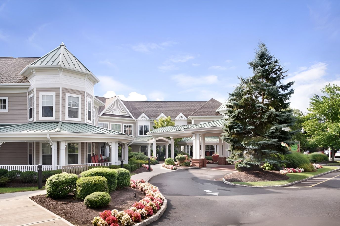 Exterior view of Sunrise of Woodcliff Lake facility