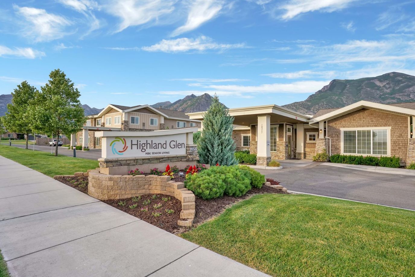 Exterior view of Highland Glen assisted living facility