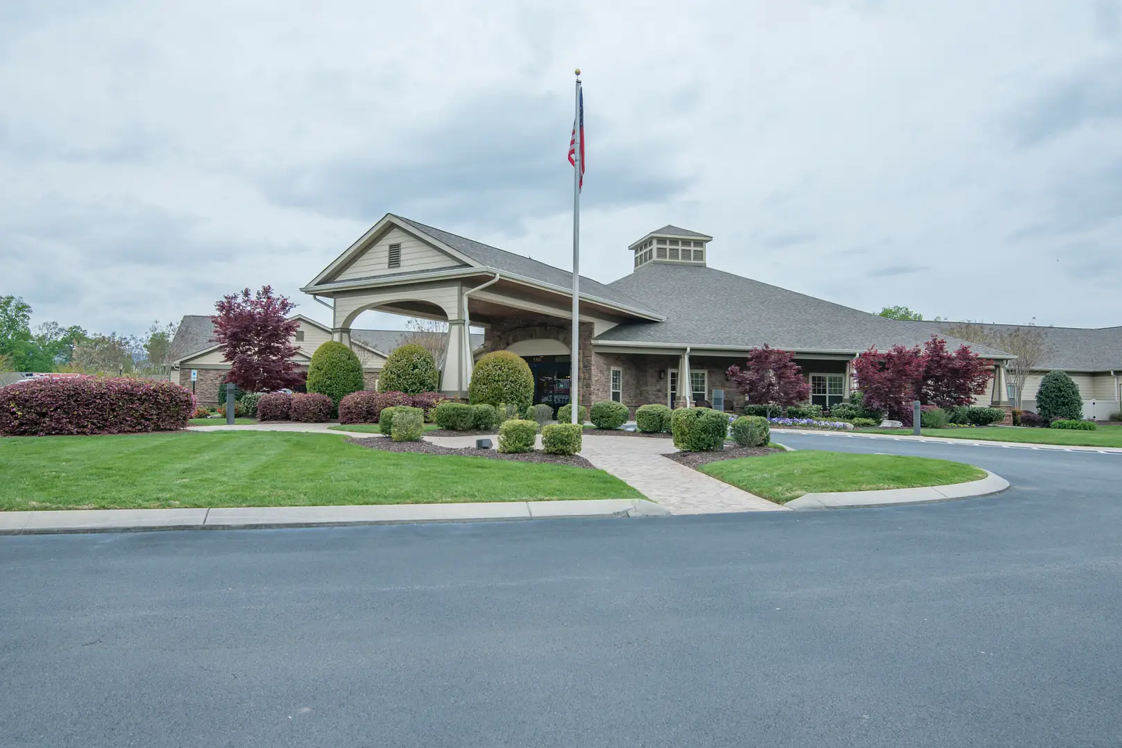 Exterior view of the Morning Pointe of Hixson entrance