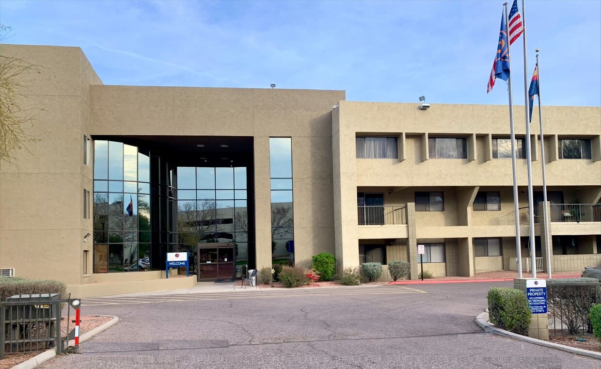 Front entrance of the LifeStream at Glendale facility