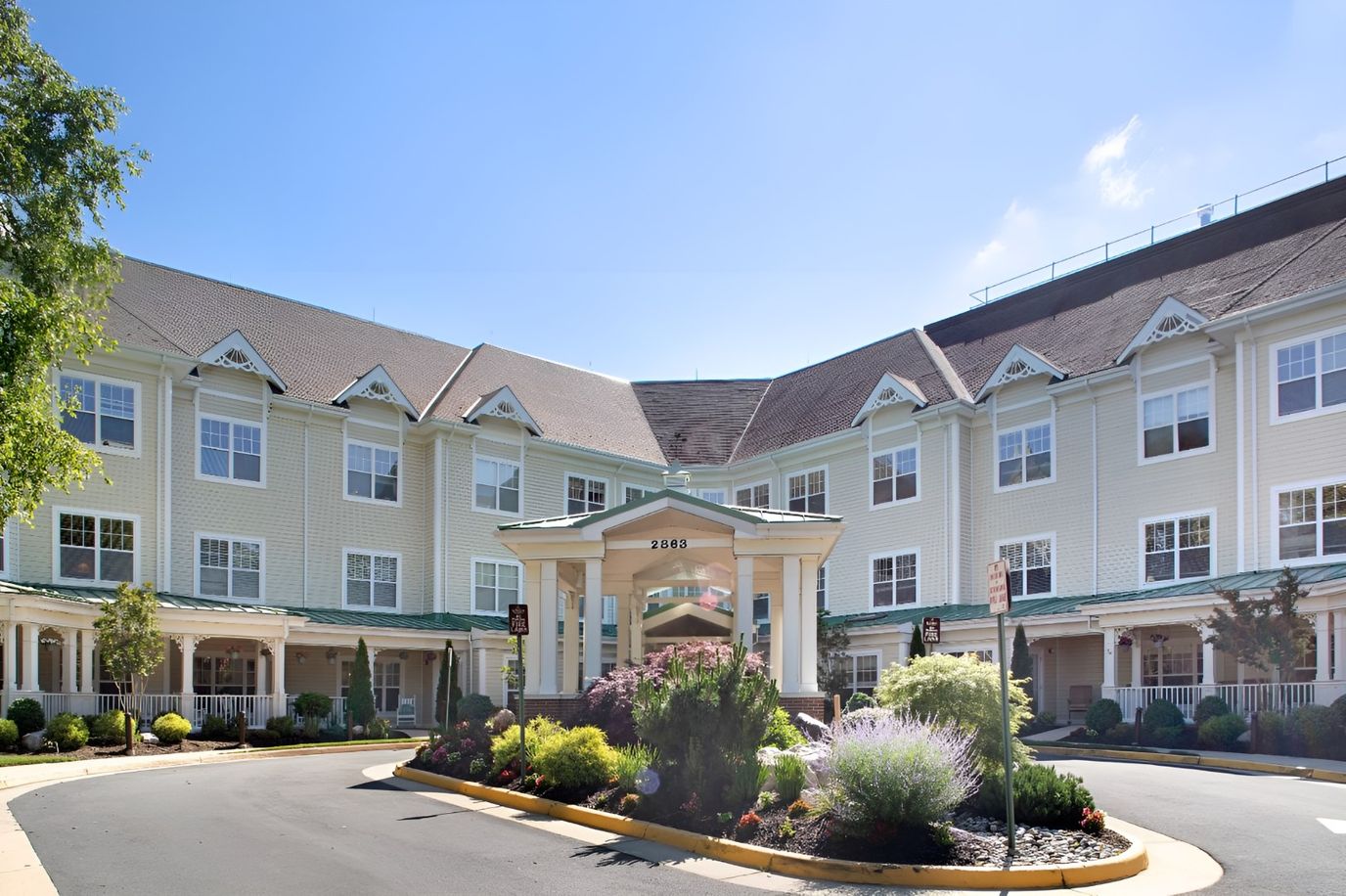 Exterior view of Sunrise of Hunter Mill senior living facility