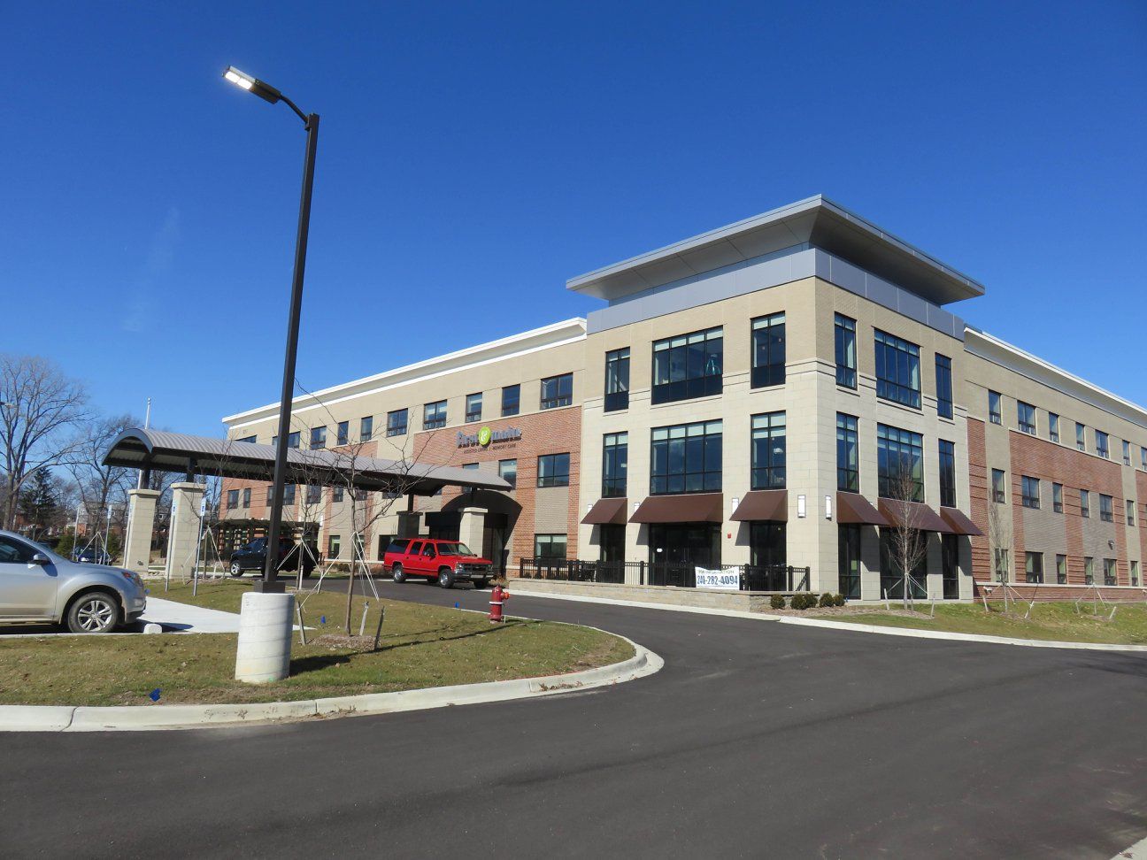 Exterior view of The Avalon of Auburn Hills building