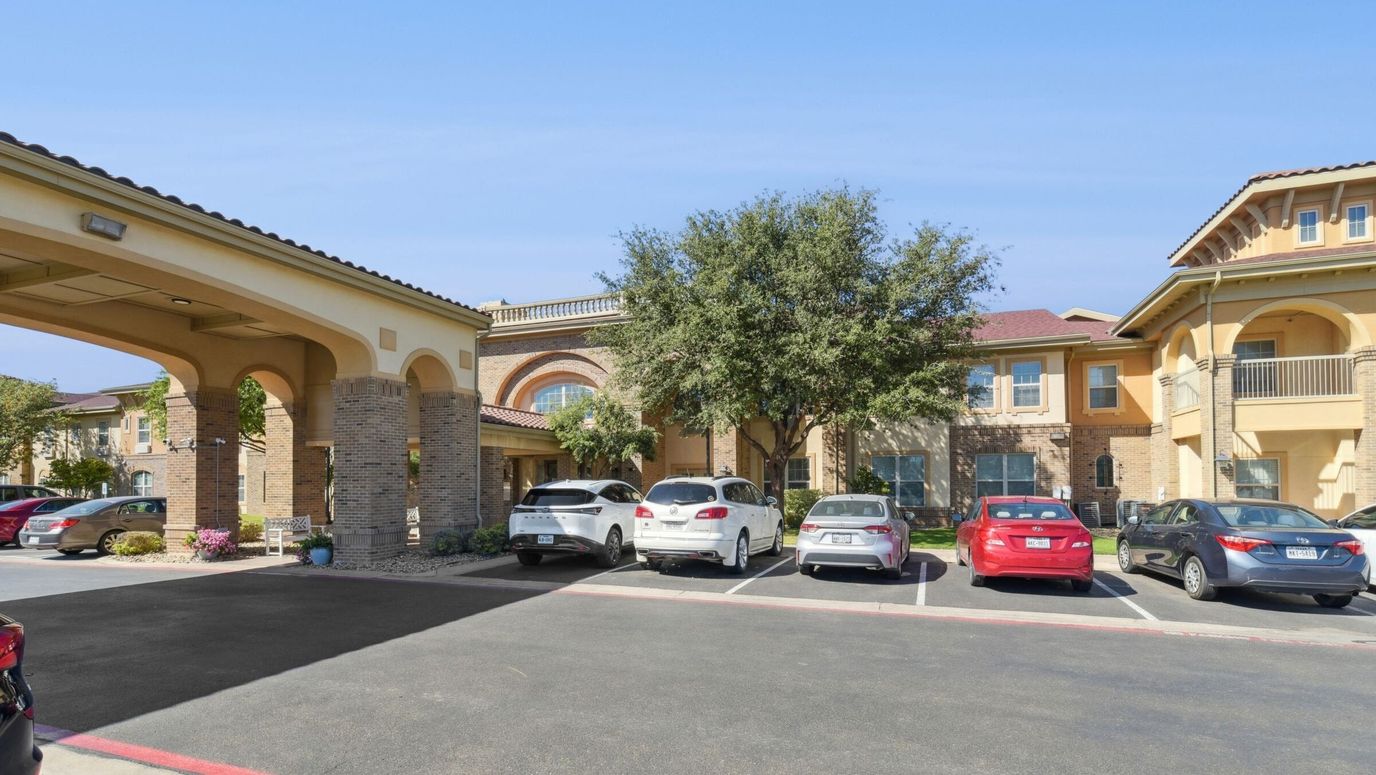 Exterior view of Isle at Raider Ranch with parked cars