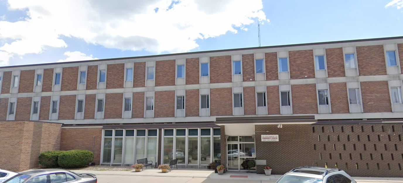 Exterior view of the Columbus Senior Center building
