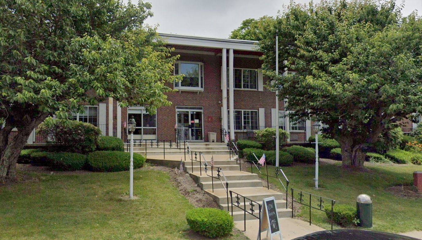 Exterior view of Crawford Health and Rehabilitation Center