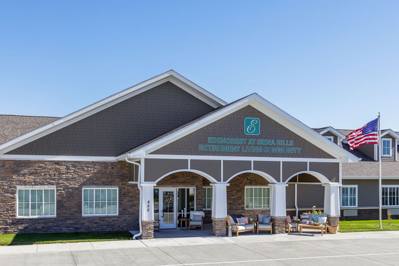 Front entrance of Edencrest at Siena Hills retirement community