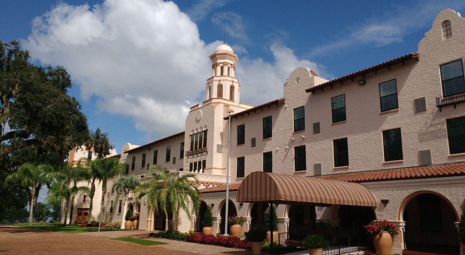 Exterior view of Lake Gibson Village facility