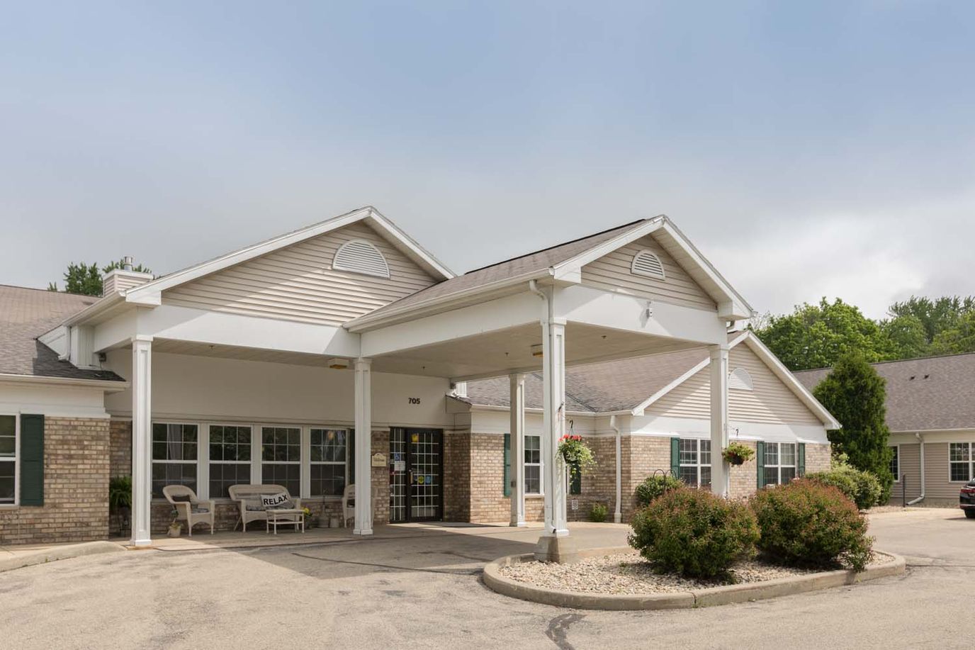 Front view of Madison Pointe Senior Living facility entrance